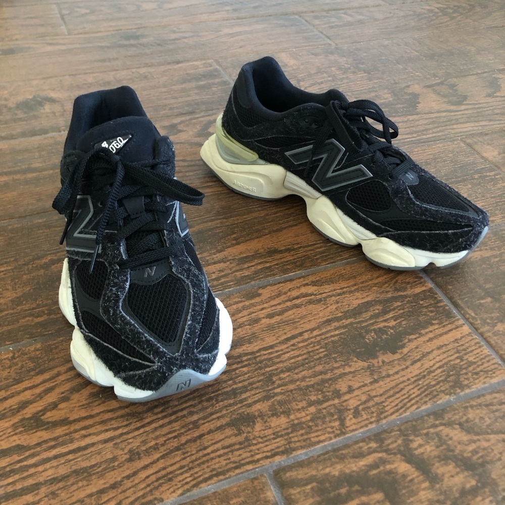New Balance 9060 Black Sea Salt. Size US Mens 9. Great Condition.